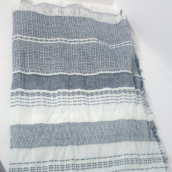 Banana Republic Textured Cotton Linen Striped Scarf White Navy Fringe Edges NWOT - Picture 15 of 15